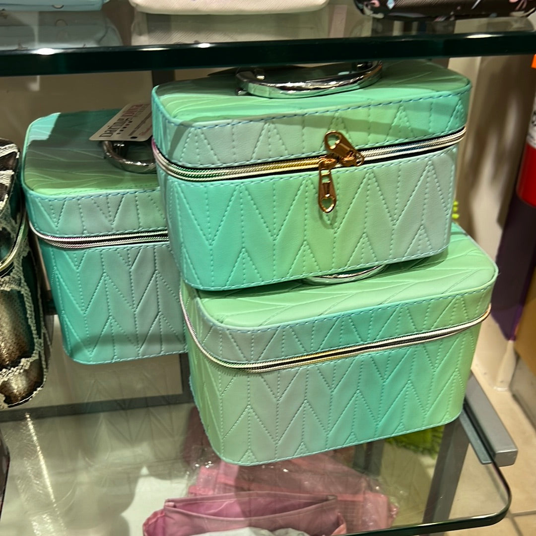 Green cosmetic case 0110