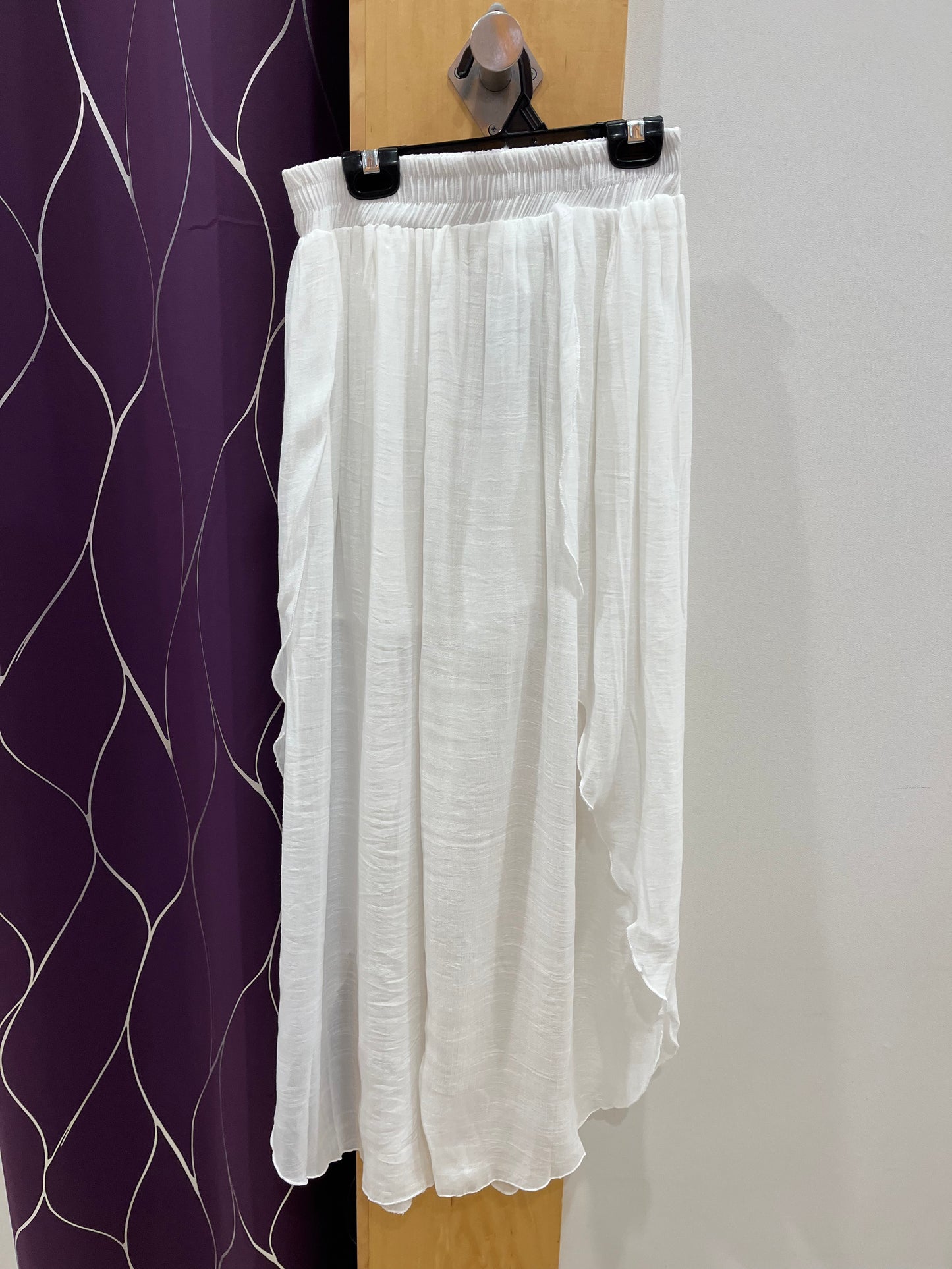 White Ruffle Fun Pants A25837