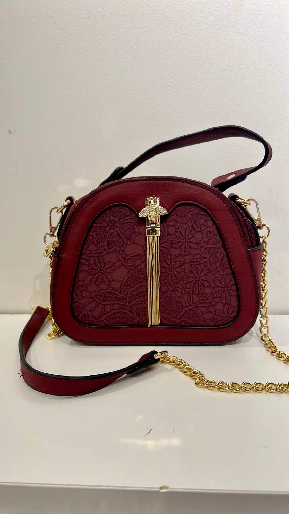 Wine tote/clutch with bee on front