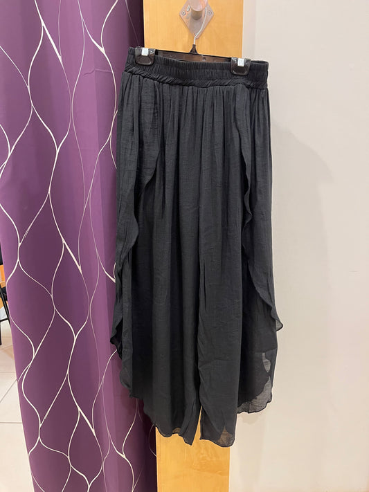 Black Ruffle Fun Pants A25837