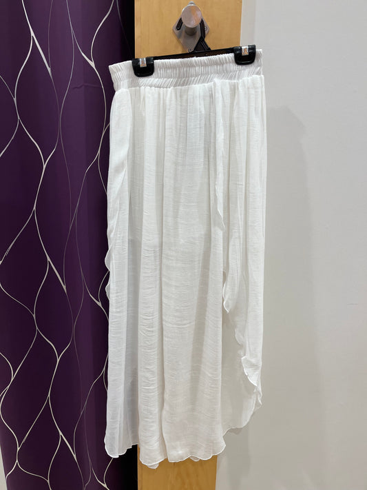 White Ruffle Fun Pants A25837