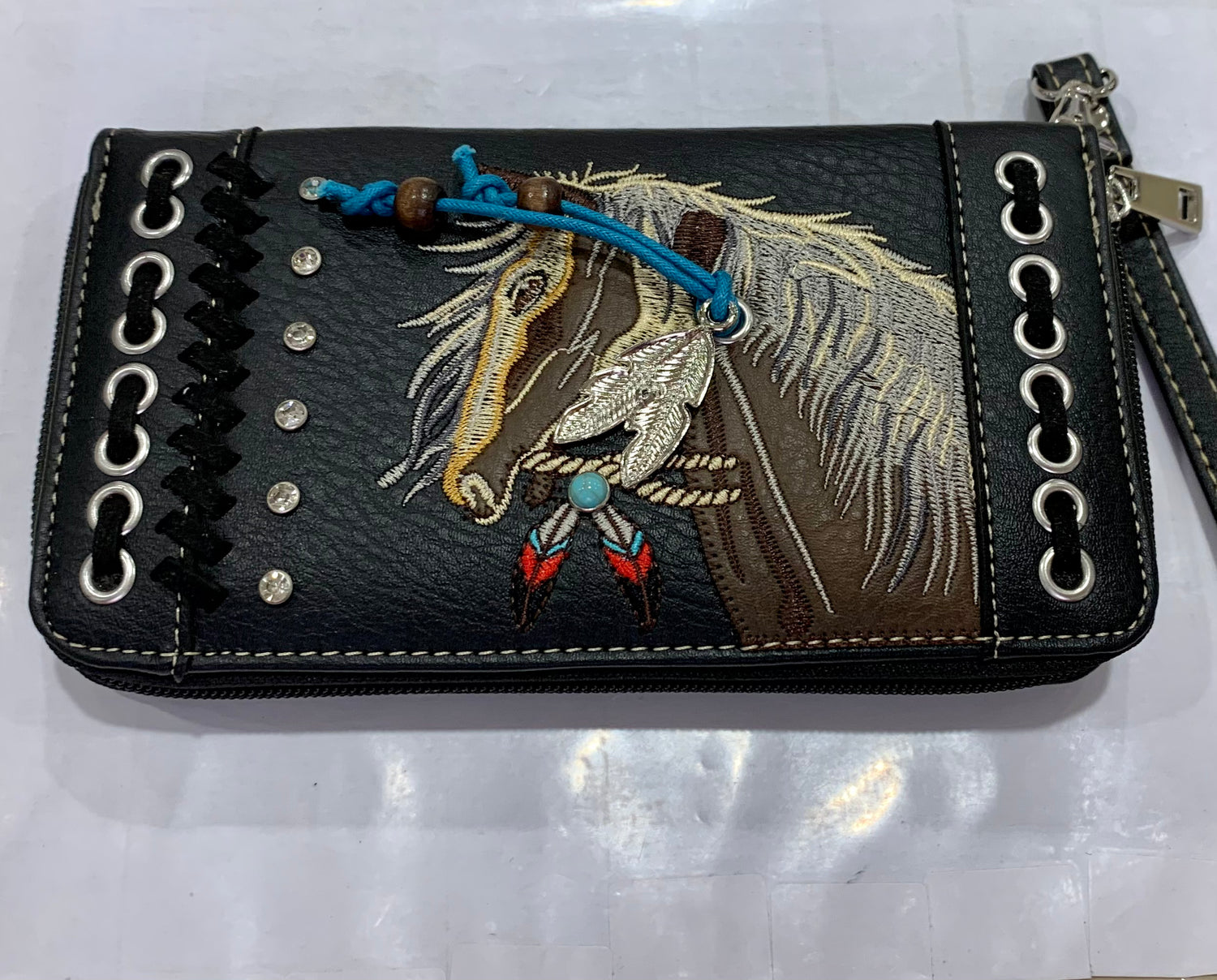 Black horse wallet with zipper